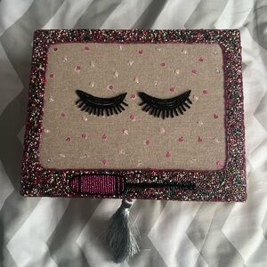 Makeup/jewelry storage box